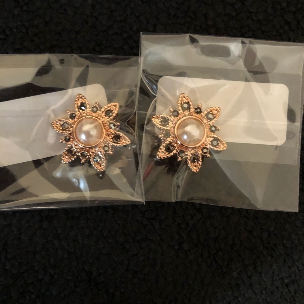 Magnolia and Vine Large Snaps, brand new